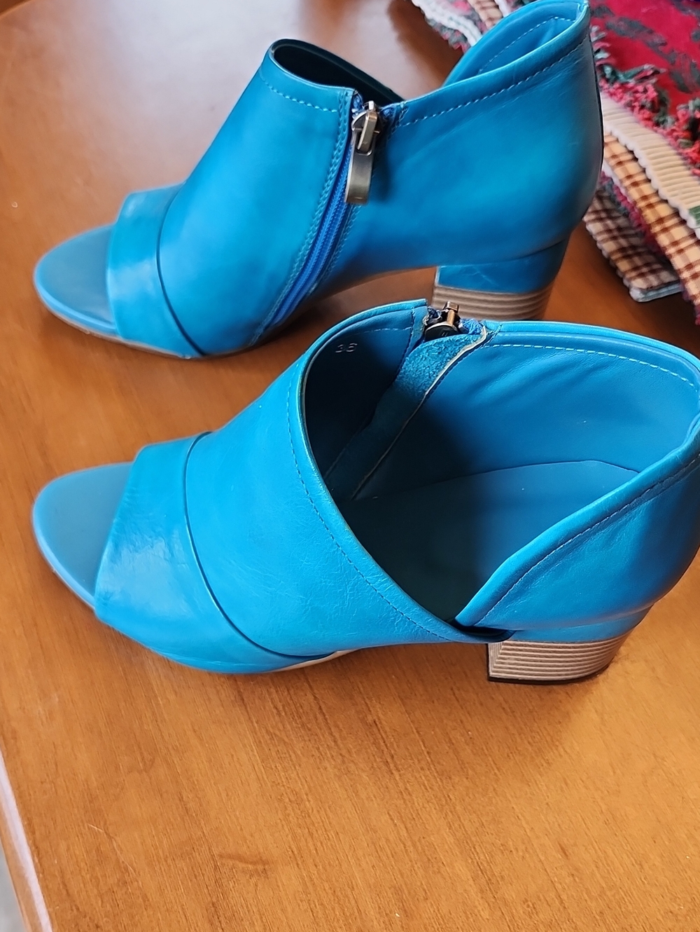 Women's Open-Toe Blue Low Heel Sandals